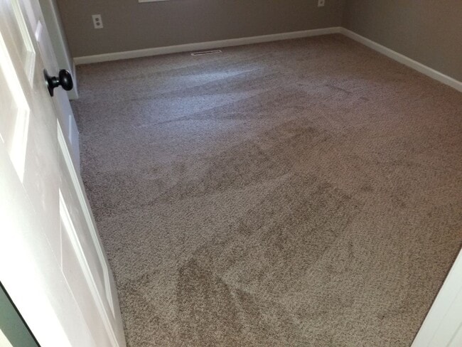 Building Photo - Coming Soon – Beautifully Renovated 4-Bedroom Home in Blue Springs!