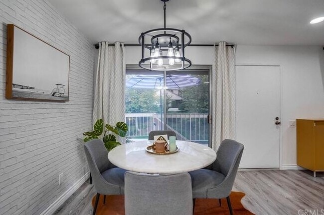 Building Photo - 1833 Camberley Ln