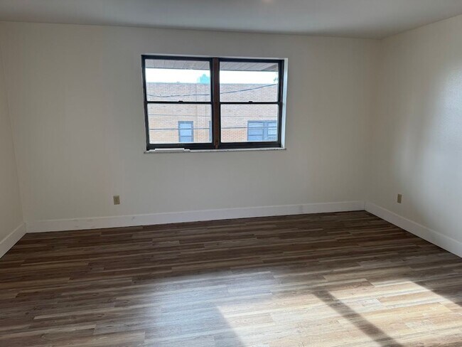 Building Photo - 1748 Jancey St