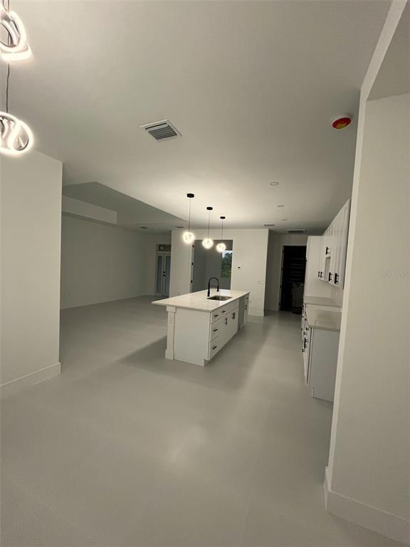 Building Photo - 1043 Brenton Ave