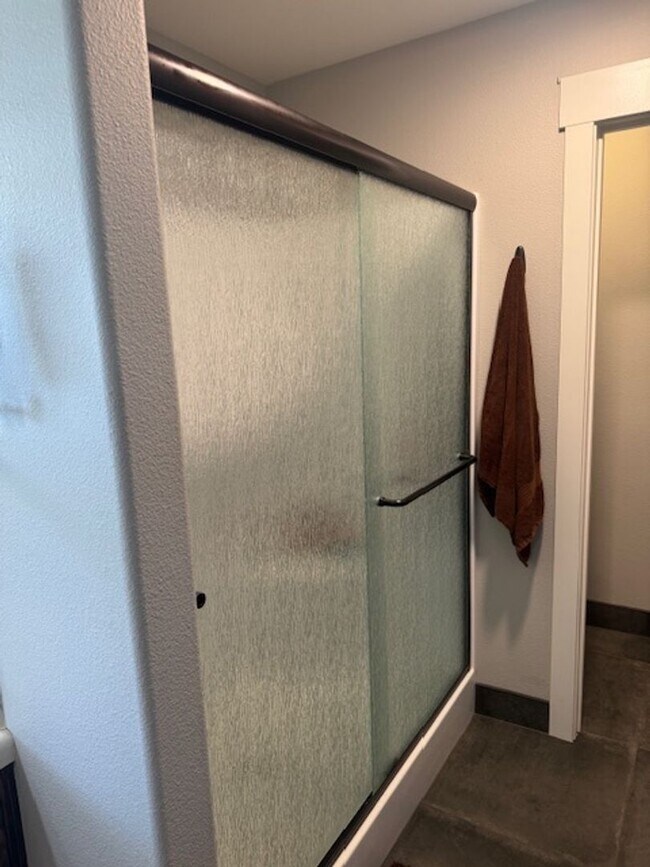 Building Photo - Country Style Living in this Charming Home in Anderson