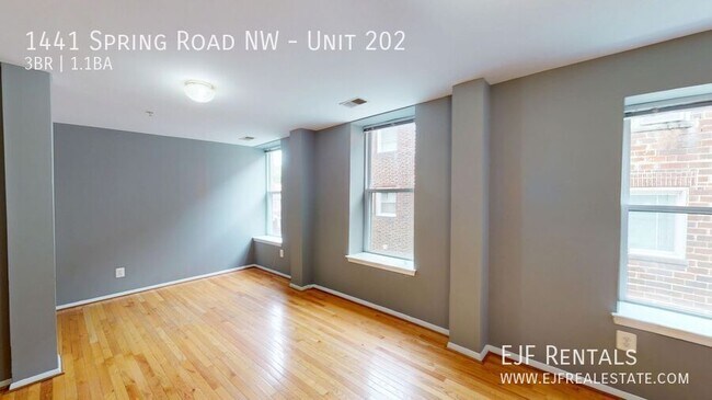 Building Photo - 1441 Spring Rd NW