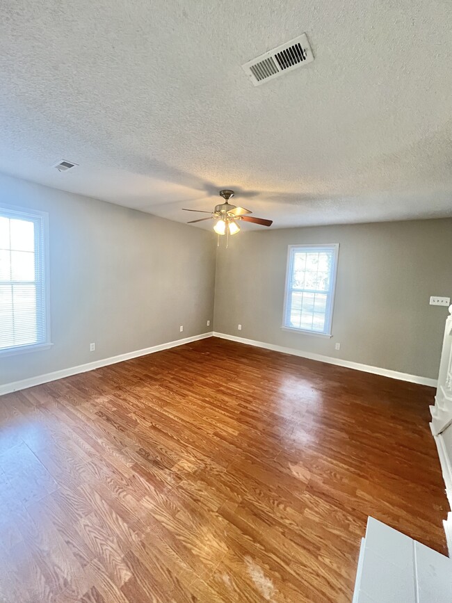 Building Photo - 101 Southridge Dr