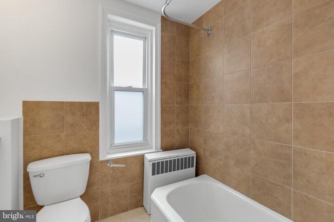 Building Photo - 821 N Bambrey St
