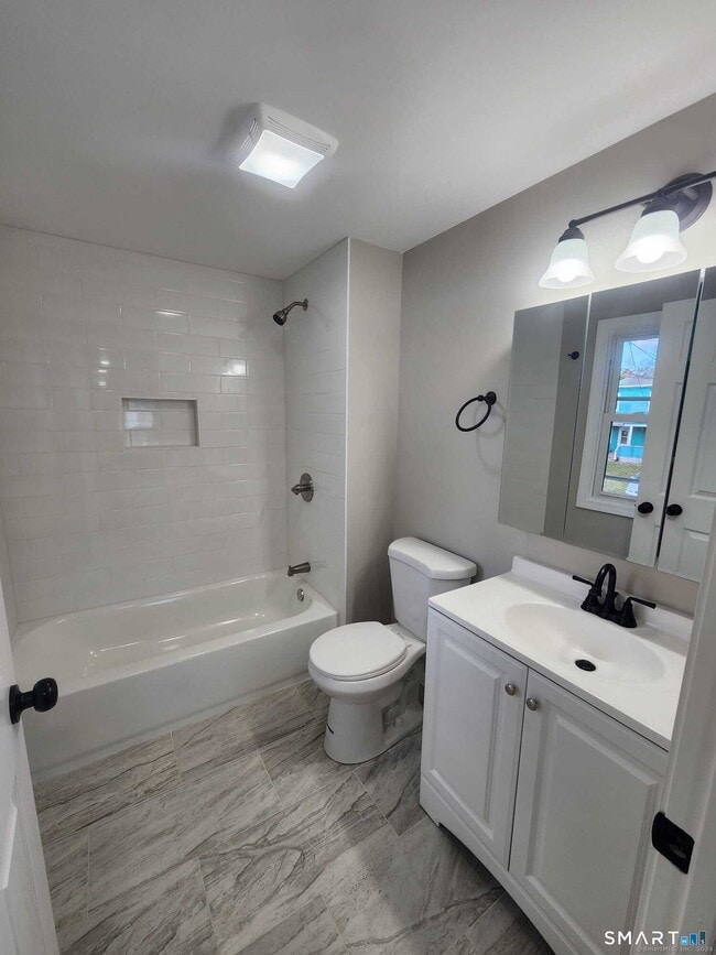 Building Photo - 7 Walnut St