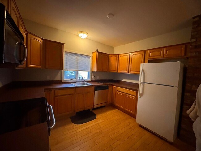 Building Photo - 805 Teaticket Hwy