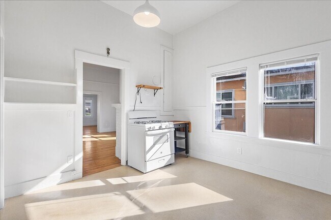 Building Photo - 1517 Willow St - 2 Bedroom | 1 Bath | Duplex