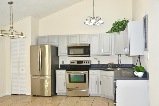 Building Photo - 5933 Golden Eagle Cir