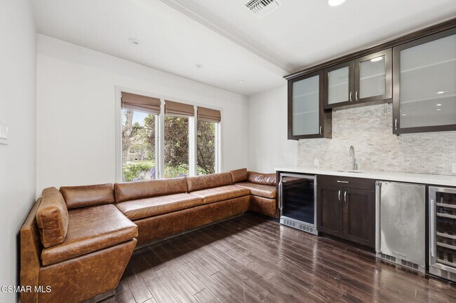 Building Photo - 732 N Alta Vista Blvd