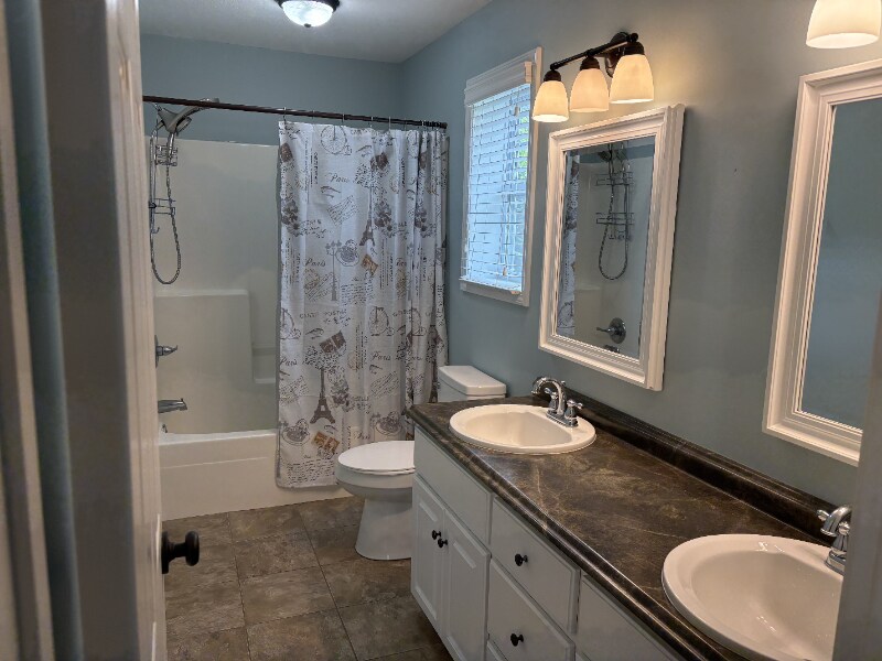 Building Photo - 209 Winterberry Way