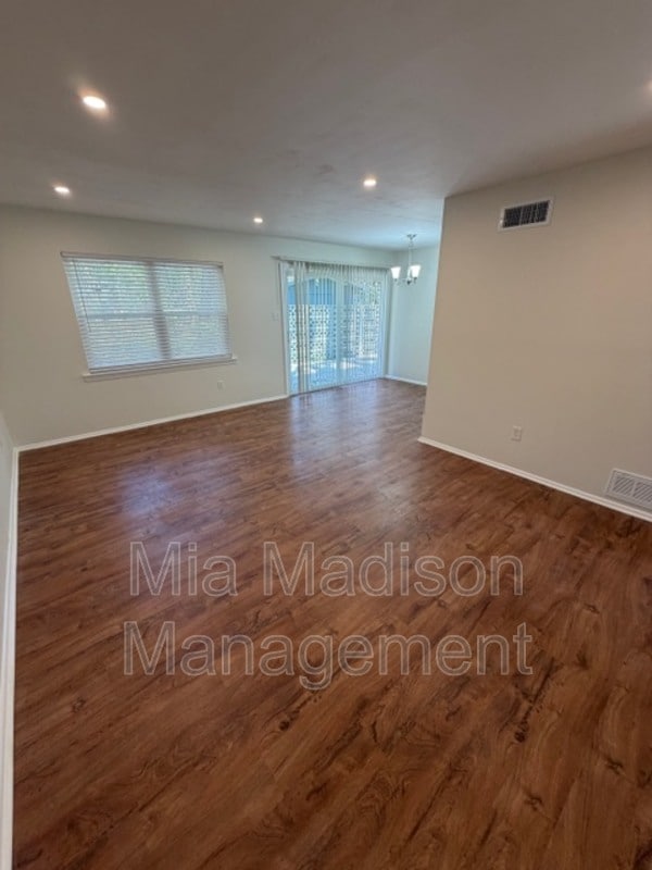 Building Photo - 112 Jacquelyn Dr