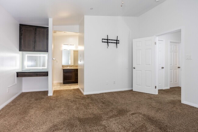 Building Photo - 6212 Ajooni Ct