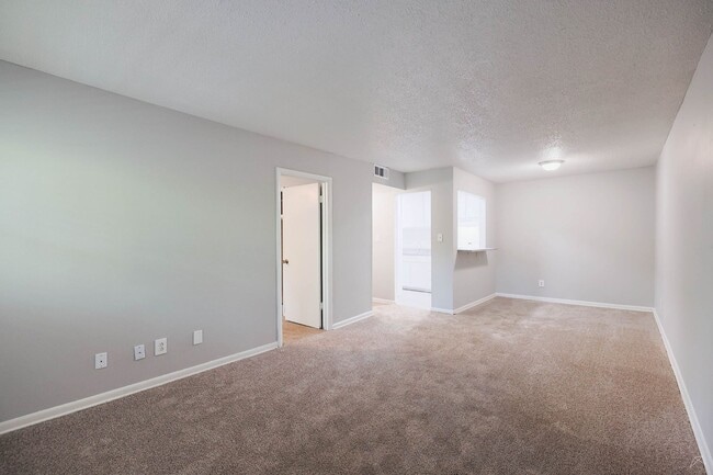 Building Photo - NEW 1x1!  Fantastic Emory area location - ...