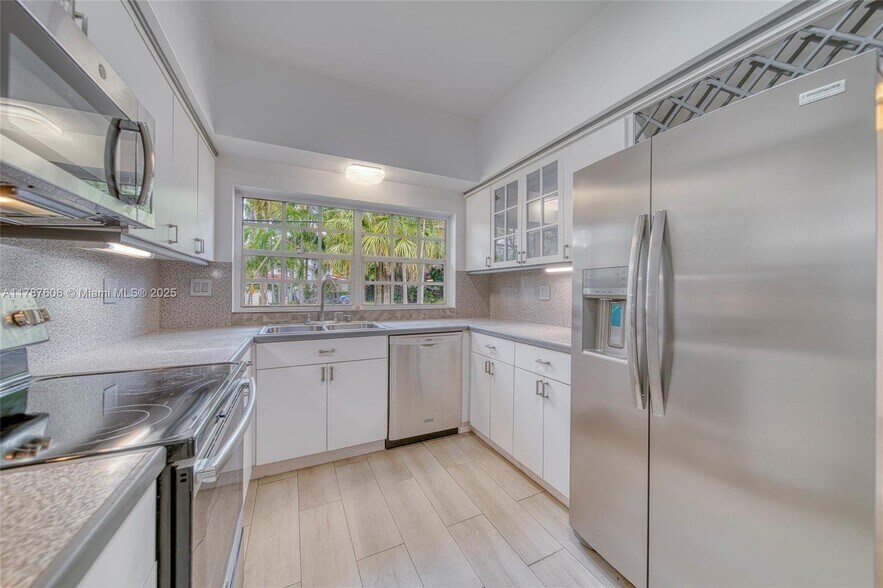 Building Photo - 645 Altara Ave