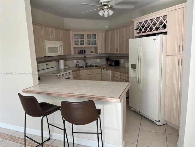 Building Photo - 5161 Collins Ave