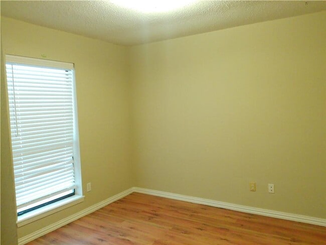 Building Photo - 538 Vega Dr