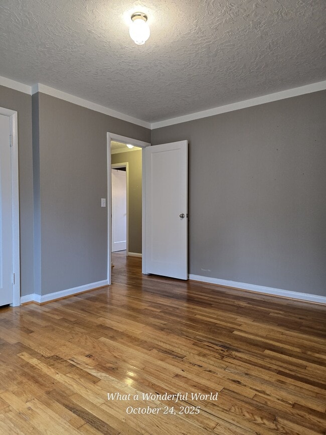 Building Photo - 583 Delmar Dr N