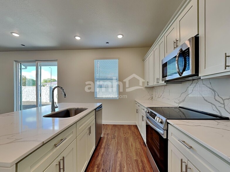 Building Photo - 8952 Wilroy Rd