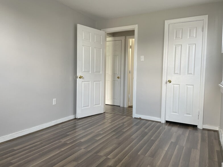 Bedroom - Secondary (2) - 1237 Euclid Ave