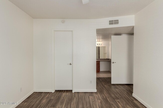 Building Photo - 5995 N 78th St