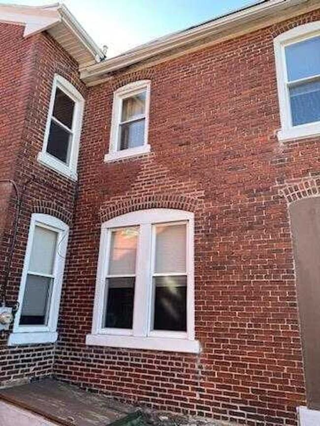 Building Photo - 1215 Lehman St