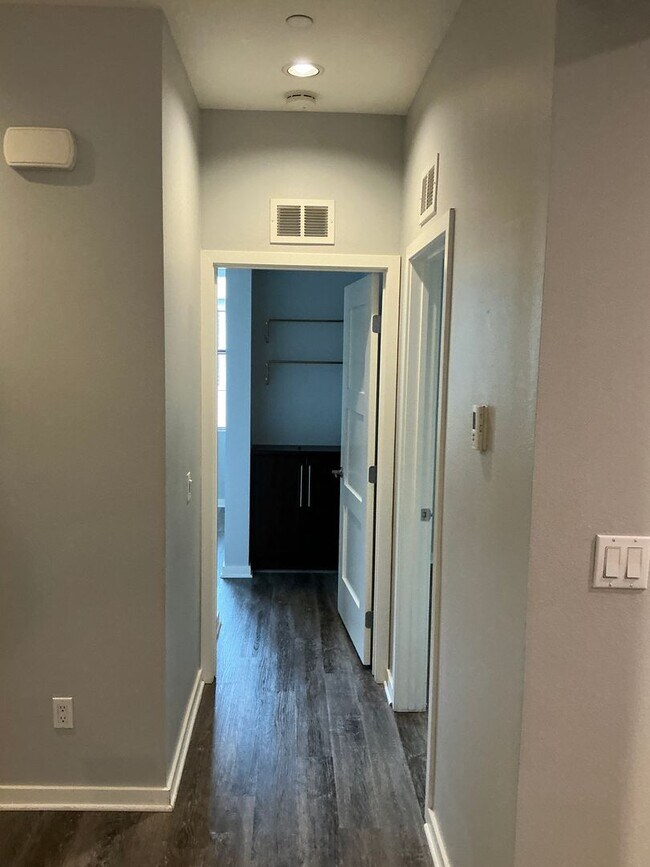 Building Photo - 3 Bedroom 3 Bath Townhouse Style Condo at Depot Walk in Orange