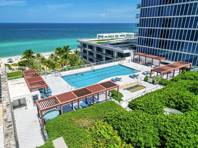 Building Photo - 6801 Collins Ave