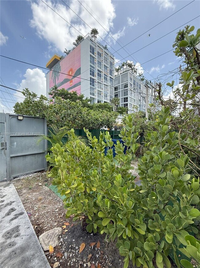 Building Photo - 118 NW 24th St