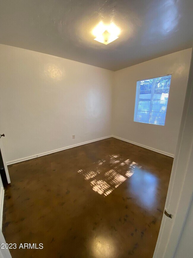 Building Photo - 1530 W Mulberry Dr