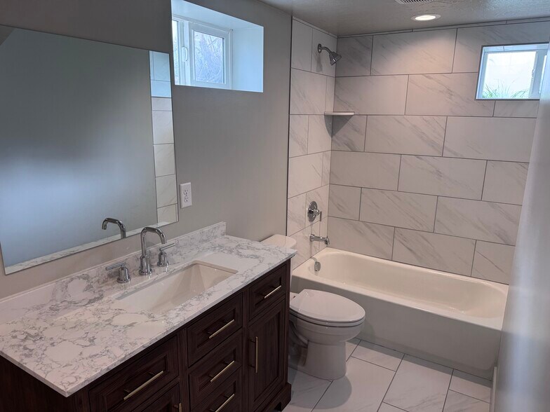 Building Photo - 3879 S 2050 W