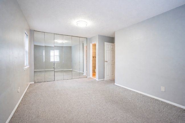 Building Photo - 261 Regency Park Dr