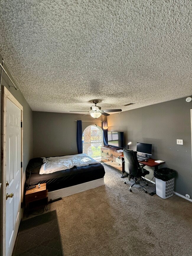 Building Photo - 1321 Wade Dr