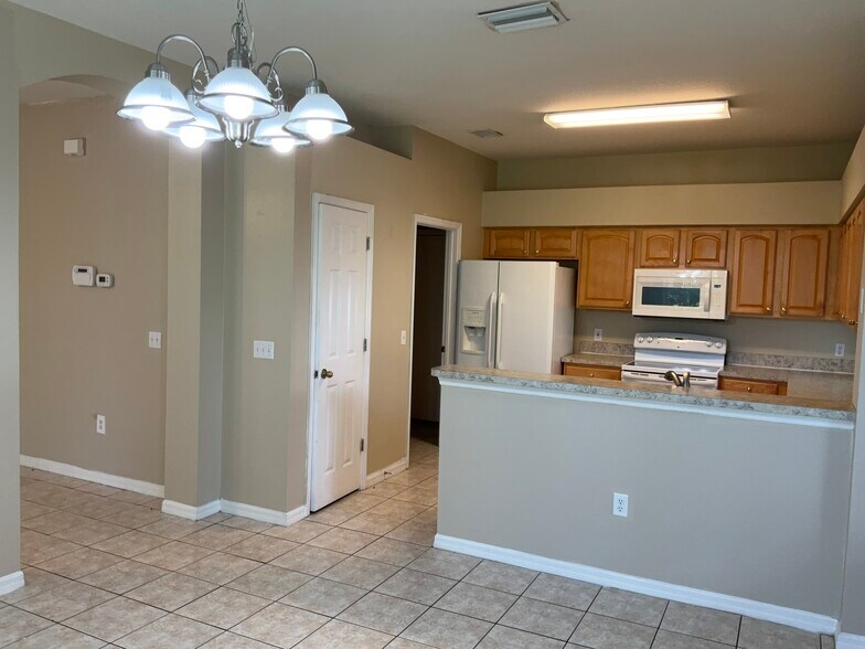 Building Photo - 2804 Spring Meadow Dr