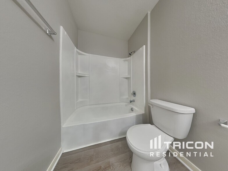 Building Photo - 9910 Waldens Pond Court