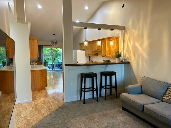 Building Photo - 6118 Seven Springs Dr