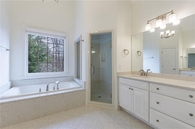 Building Photo - 125 River N Cir