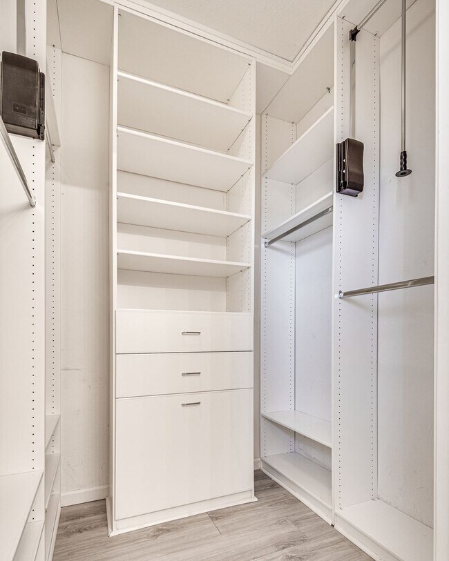 Building Photo - Discover the perfect blend of comfort and ...