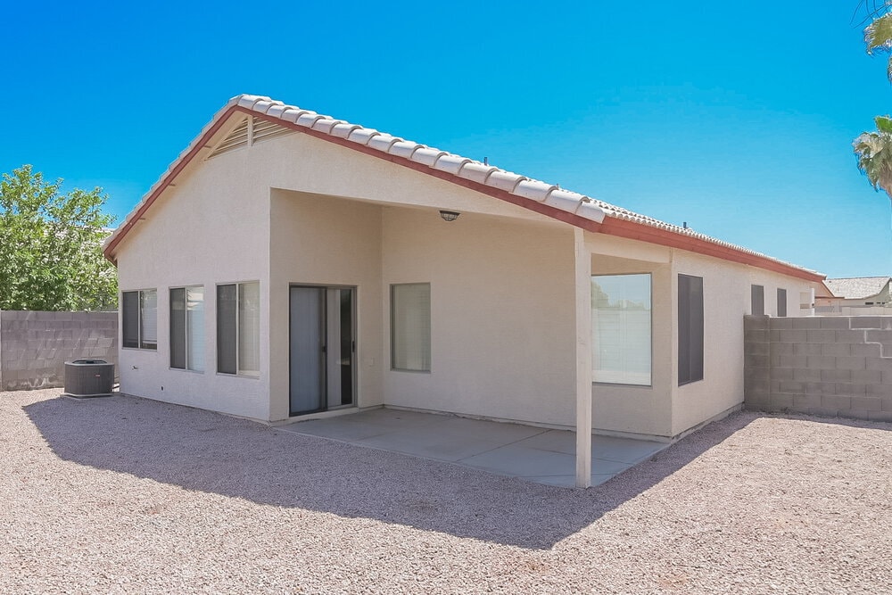 Building Photo - 323 N Ocean Dr