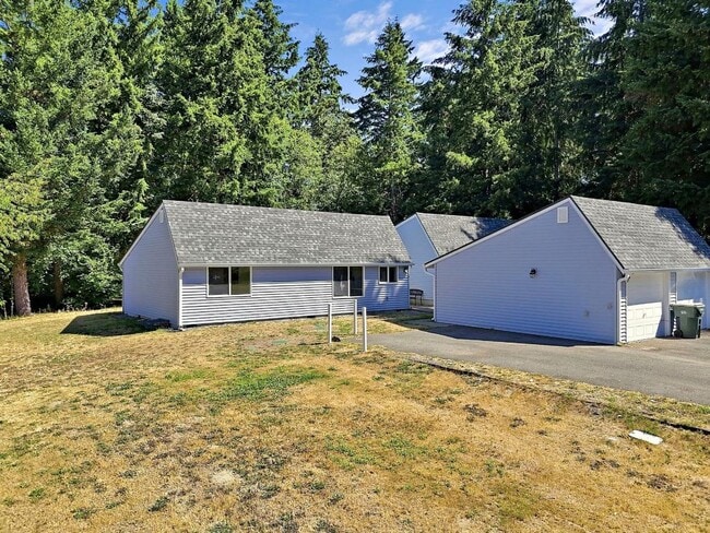 Building Photo - 7100 Hawks Prairie Rd NE