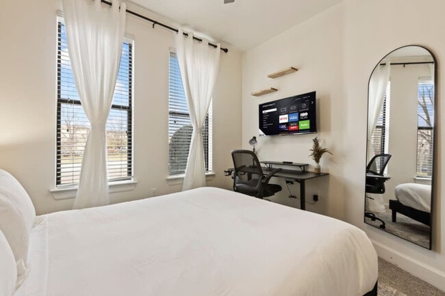 Building Photo - 5250 Town and Country Blvd