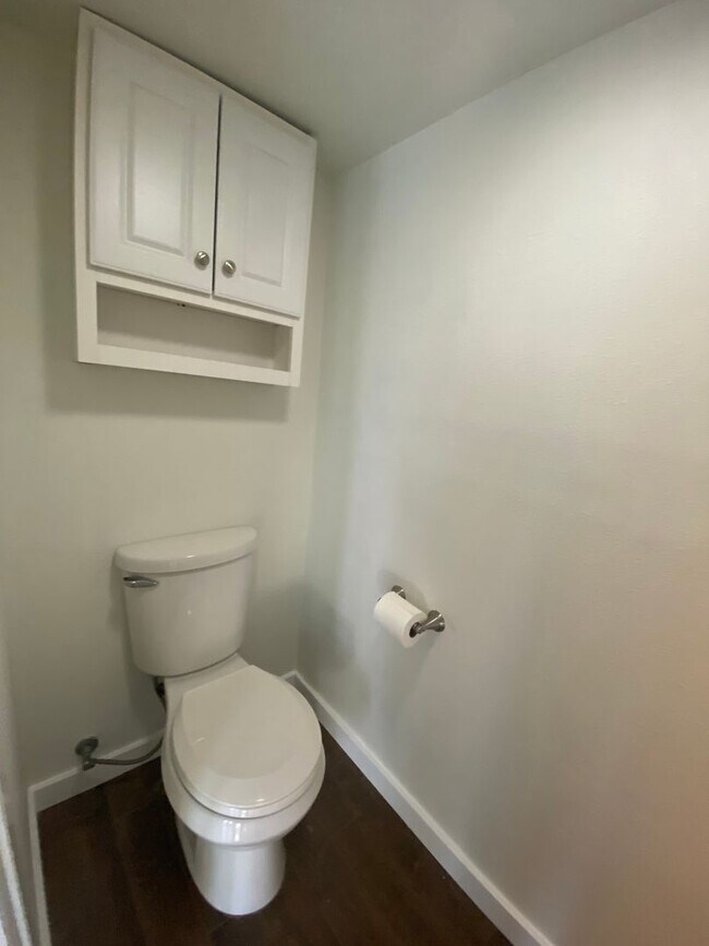 Building Photo - Beautiful 4-bedroom 2.5 bath home located ...
