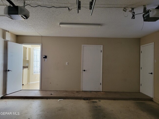 Building Photo - 305 Garden Grove Ln