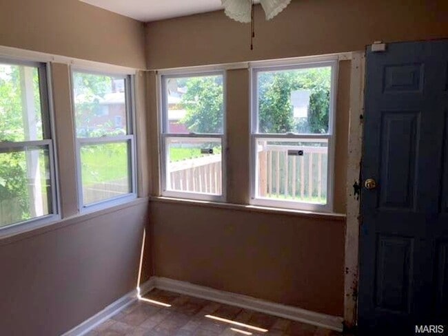 Building Photo - New Renovation!!!2 bedroom bungalow, deck, huge yard, Hancock schools