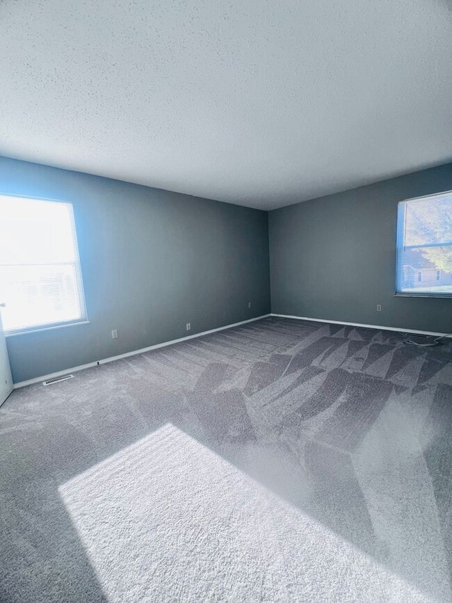 Building Photo - Perfect Nestled Condo Call Now!