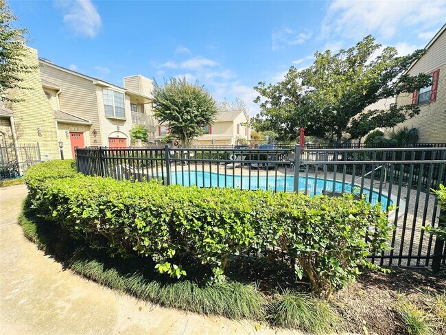 Building Photo - 7350 Kirby Dr