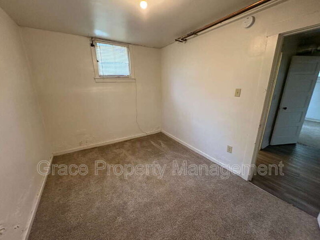 Building Photo - 1442 Perry St