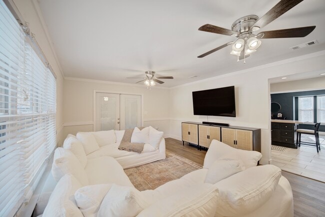 Building Photo - 1024 Juniper Ave