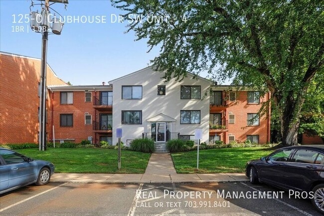 Building Photo - 125 Clubhouse Dr SW