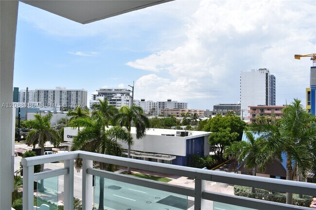 Building Photo - 6917 Collins Ave