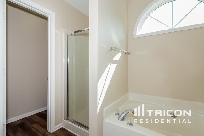 Building Photo - 195 Shadowbrook Dr